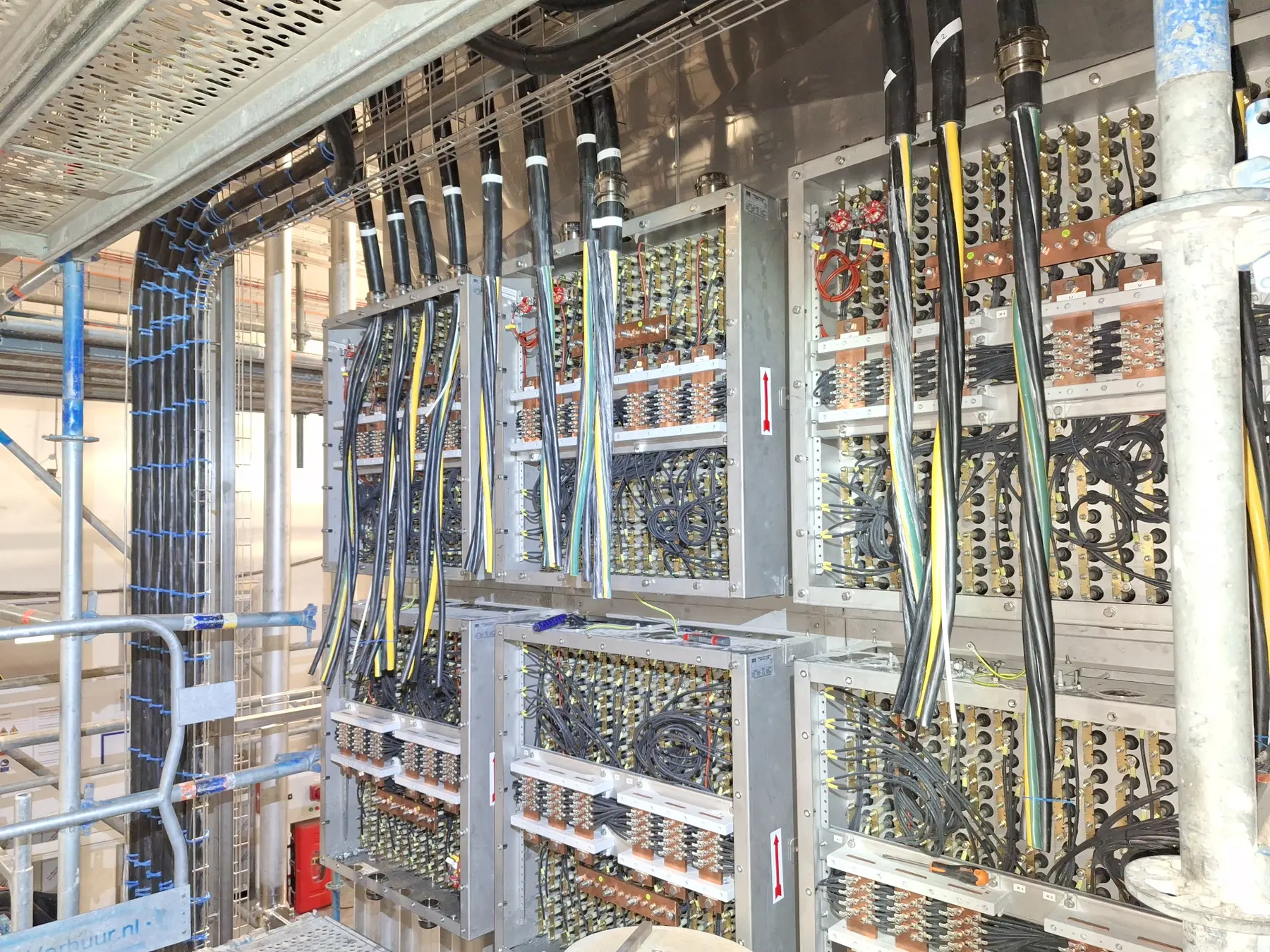 Podłączanie instalacji przemysłowej w trakcie realizacji